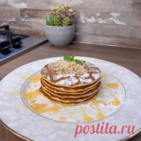 ПАНКЕЙКИ 🥞

Какой лёгкий и быстрый рецепт, получается около 10 панкейков. Сверху я посыпала сахарной пудрой добавила орешки макадамия и мёд 🍯
Ингредиенты:
📌яйцо (1шт) 
📌молоко 200 мл
📌сахар (по желанию)
📌мука 200гр
📌разрыхлитель для теста 5 гр
📌ванильный сахар 5 гр
📌соль 1/2 ч л
📌масло оливковое 2 ст л

Приготовление:
📌взбить яйца с сахаром (можно без), добавить ванильный сахар 
📌влить молоко и перемешать
📌затем потихоньку перемешивая добавлять муку с разрыхли...