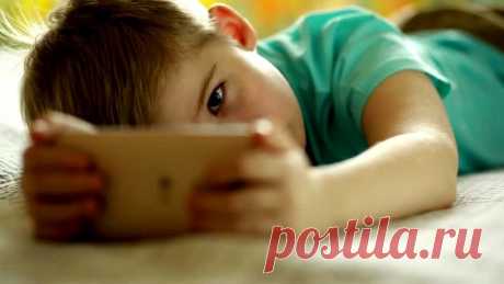 «Забери у дитя телефон» — стихотворение для каждого родителя.