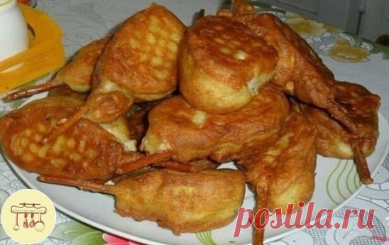 Готовим с выдумкой! Оригинальный рецепт домашней кухни.‍🥟
ВКУСНЫЕ ПИРОЖКИ С МЯСОМ «КУРИНЫЕ НОЖКИ»
Вкусные пирожки с мясом «Куриные ножки» — это просто чудо.
Всем такие пирожки пришлись по вкусу - и мужу и сыновьям. Обязательно и Вы порадуйте своих родных. Не пожалеете.
Мука — 3 стак.;
200 мл. кефира;
соль щепотка;
пару столовых ложек растительного масла;
сода на кончике ножа.
Начинка:
400 грамм фарша;
соль/перец по вкусу;
луковица — штука.
Печенье соломка — 100 грамм.
Из муки,