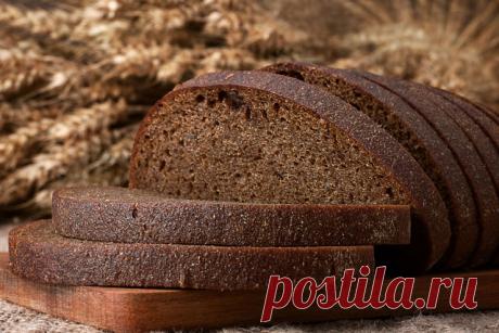 Р Ж А Н О Й Х Л Е Б
[С О С Т А В]
️Кефир 3,2% - 300 мл.
️Мука ржаная обойная - 300 гр.
️Мука пшеничная ц/з - 200 гр. Здесь смотрите по своему вкусу, можно брать просто ржаную. Но она плохо поднимается, если делать с пшеничной, то хлеб более пышный получается.
️Сода - 0,5 ч. л.
️Соль - 1 ч. л.
️Семечки по вкусу
️Тмин, травы (по желанию). 
[П Р И Г О Т О В Л Е Н И Е]
️Кефир немного подогреть, добавить в него соль и соду, перемешать и дать постоять 15-20 минут.
⠀
️Муку просея...