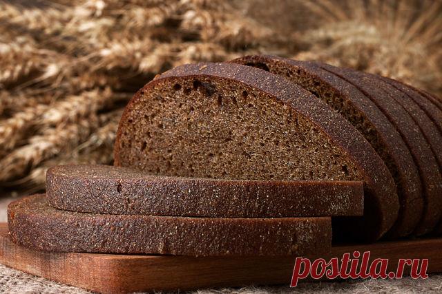 Р Ж А Н О Й Х Л Е Б
[С О С Т А В]
️Кефир 3,2% - 300 мл.
️Мука ржаная обойная - 300 гр.
️Мука пшеничная ц/з - 200 гр. Здесь смотрите по своему вкусу, можно брать просто ржаную. Но она плохо поднимается, если делать с пшеничной, то хлеб более пышный получается.
️Сода - 0,5 ч. л.
️Соль - 1 ч. л.
️Семечки по вкусу
️Тмин, травы (по желанию). 
[П Р И Г О Т О В Л Е Н И Е]
️Кефир немного подогреть, добавить в него соль и соду, перемешать и дать постоять 15-20 минут.
⠀
️Муку просея...