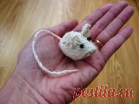 Baby Mice Tiny knit mouse. Free knitting pattern. Pattern category: Toys. Fingering weight yarn. 0-150 yards. Features: In-the-round, Scrap yarn, Seamless. Easy difficulty level.