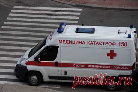 Труп полицейского найден возле линии разграничения в Донбассе. В городе Рубежное Луганской области у линии разграничения в Донбассе найден труп патрульного полицейского со следами насильственной смерти. По информации силовиков, тело мужчины обнаружено на территории административного здания, при этом оружия при нем не было. Обстоятельства случившегося выясняются.