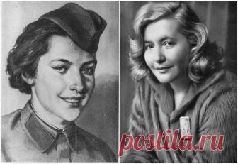 Юлия Друнина. Два вечера 
Мы стояли у Москвы-реки,  Теплый ветер платьем шелестел.  Почему-то вдруг из-под руки  На меня ты странно посмотрел —  Так порою на чужих глядят.  Посмотрел и улыбнулся мне:  — Ну, какой же из тебя с…