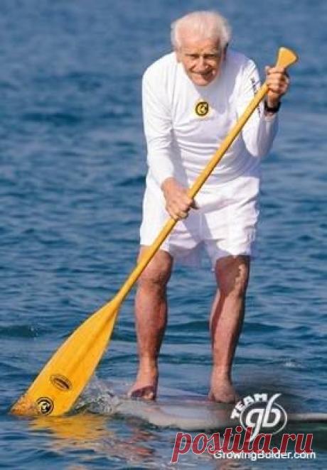 Growing Bolder
John Zapatocky, one of the pioneers of standup paddleboarding enjoying himself at age 92 in the Waikiki surf.