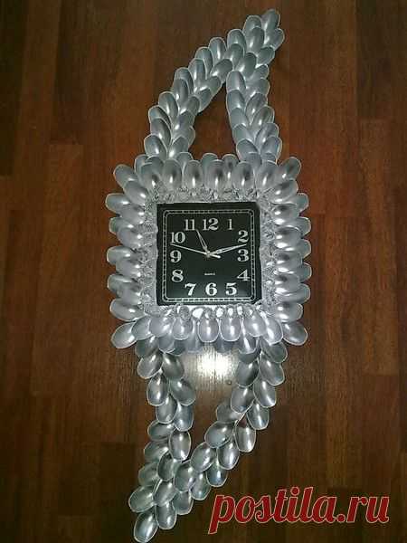 Часики с декором из пластиковых ложек. | РУКОДЕЛИЕ