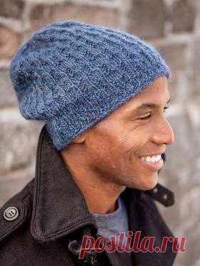 Теплая шапка с рельефным узором