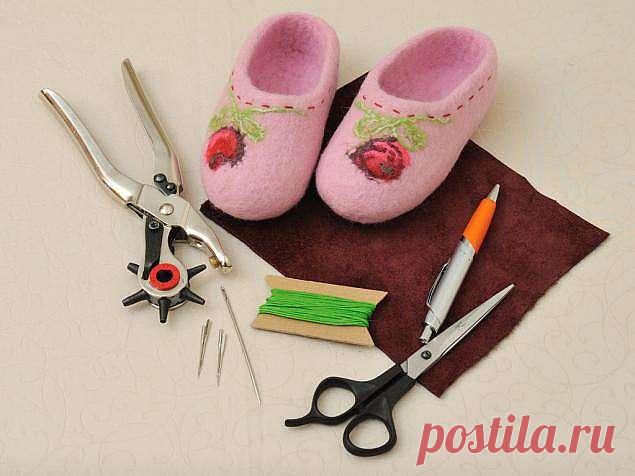 Пришиваем кожаную подошву к валяным тапочкам - делаем своими руками
