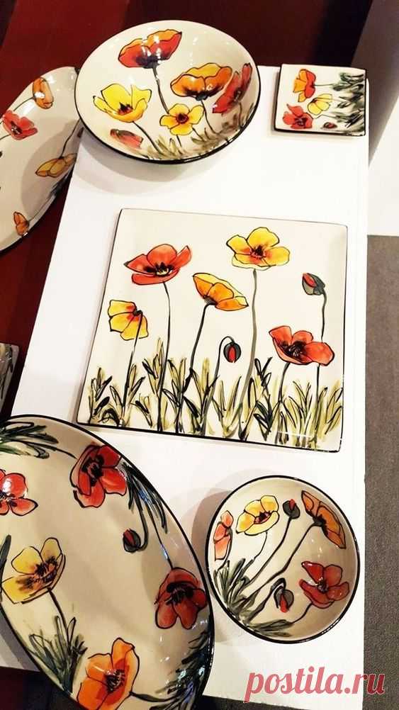30 Amazing Pottery Painting Ideas To Try This Season #paintedpottery Pottery-Painting-Ideas-To-Try-This-Season