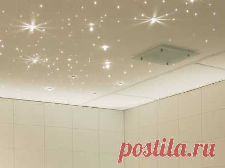 Какой потолок лучше сделать в ванной
Как и в любом другом помещении, потолок в ванной можно отделать совершенно по-разному. Есть способы дорогие и эффектные, практичные, традиционные, оригинальные – все зависит от финансовых возможностей и вкуса домовладельцев.