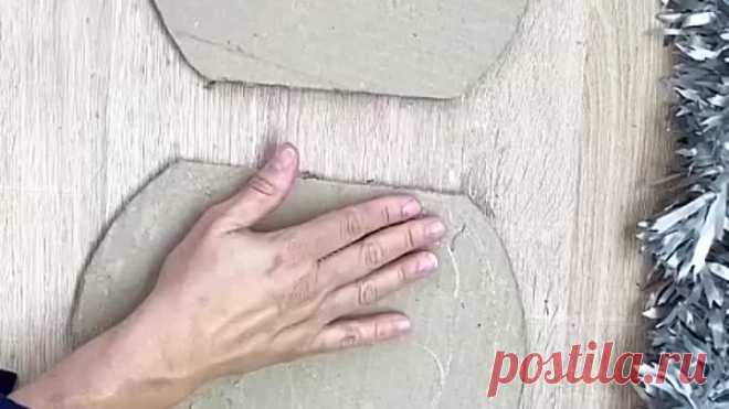 Как сделать симпатичного снеговика из картона и ткани