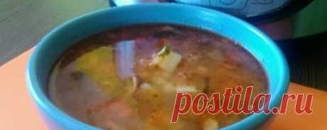 Рассольник, это блюдо русской национальной кухни. Предлагаю вам приготовить рассольник с грибами в мультиварке. Блюдо готовится быстро, а вкус получается б