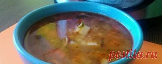 Рассольник, это блюдо русской национальной кухни. Предлагаю вам приготовить рассольник с грибами в мультиварке. Блюдо готовится быстро, а вкус получается б