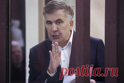 Саакашвили прекратил голодовку продолжительностью в половину дня. Экс-президент Грузии Михаил Саакашвили прекратил голодовку, которая продолжалась полдня. Об этом сообщает «Sputnik Грузия» со ссылкой на его адвоката Вахтанга Барамашвили. Как утверждает Саакашвили, причиной тому стало послание от европарламентариев, которые потребовали прекратить голодовку.