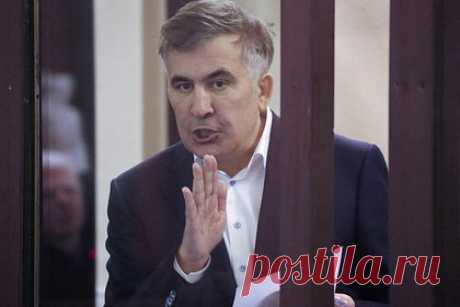 Саакашвили прекратил голодовку продолжительностью в половину дня. Экс-президент Грузии Михаил Саакашвили прекратил голодовку, которая продолжалась полдня. Об этом сообщает «Sputnik Грузия» со ссылкой на его адвоката Вахтанга Барамашвили. Как утверждает Саакашвили, причиной тому стало послание от европарламентариев, которые потребовали прекратить голодовку.