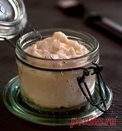 ЭМУЛЬСИЯ ДЛЯ СМАЗЫВАНИЯ ФОРМ ДЛЯ ВЫПЕЧКИ Не смотря на огромный ассортимент различных форм с антипригарным покрытием, а так же силиконовых, некоторые изделия из теста, в чaстности кексы, желательно выпекать только в форме, смазанной маслом...