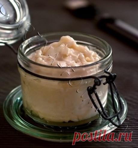 ЭМУЛЬСИЯ ДЛЯ СМАЗЫВАНИЯ ФОРМ ДЛЯ ВЫПЕЧКИ Не смотря на огромный ассортимент различных форм с антипригарным покрытием, а так же силиконовых, некоторые изделия из теста, в чaстности кексы, желательно выпекать только в форме, смазанной маслом...