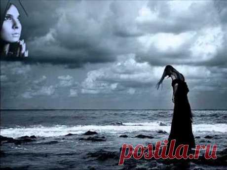 Девушка пела в церковном хоре