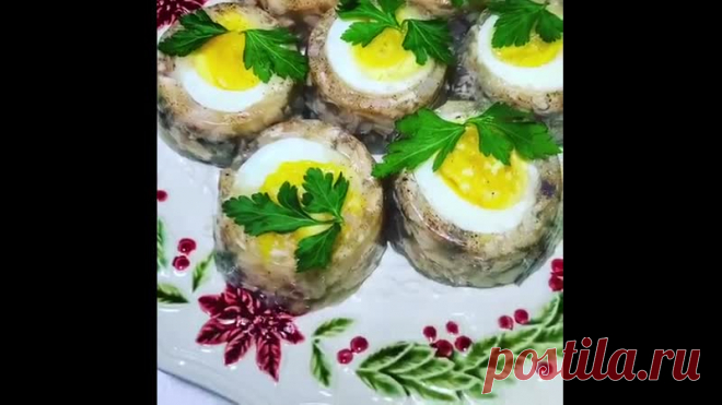 Интересный рецепт вкуснейшего куриного холодца в праздничной подаче