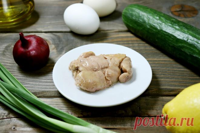 Салат с печенью трески, яйцом и овощами: вкусное блюдо с красивой подачей | Еда на каждый день | Дзен