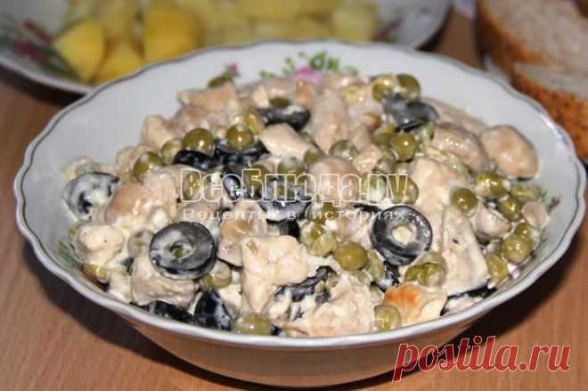 Слегка пикантный салат быстрого приготовления из куриной грудки