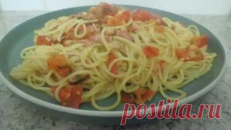 Спагетти с беконом и помидорами - потрясающее итальянское блюдо!!