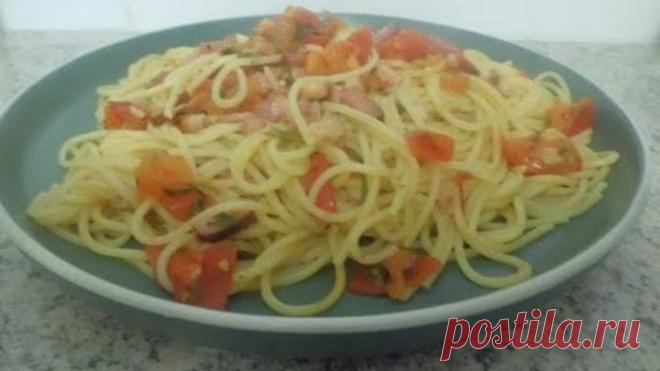 Спагетти с беконом и помидорами - потрясающее итальянское блюдо!!