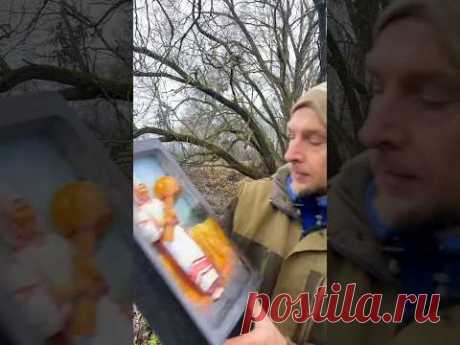 Есть резьба по дереву, есть написание картин. A почему не совместить эти два вида творчества - итог.