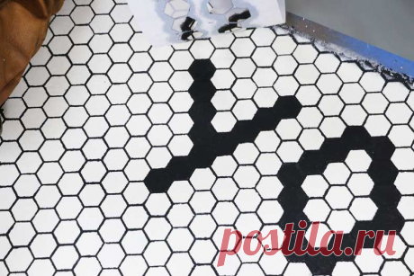 Как трафарет персонализированный плиточный пол | Hometalk