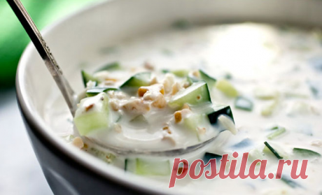 Балканский суп на жару: насыпаем в кефир огурцы и грецкие орехи