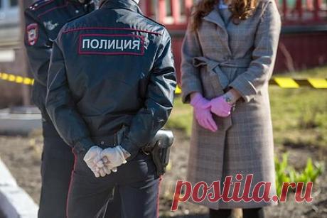 Россиянин похитил знакомого и привязал его на поводок к машине. В Новосибирске полицейские задержали 21-летнего местного жителя, который из-за денежного долга похитил знакомого и вывез в безлюдное место, где привязал его к машине на поводок для выгула собак. Об этом «Ленте.ру» сообщили в региональном управлении Следственного комитета России.