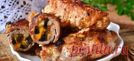 Мясные пальчики из свинины с сыром ИНГРЕДИЕНТЫ Свинина (мякоть) – 500 г Сыр – 50 г Укроп свежий – 15 г Соль поваренная – по вкусу Смесь перцев (молотая) – по вкусу Яйцо куриное – 1 шт. Сухари панировочные – 100 г Мука пшеничная – 100 г Масло растительное – для жарки ПРИГОТОВЛЕНИЕ Свинину нарезаем стейками. Я это сделала заранее, предварительно […]