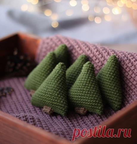 Ёлочка крючком. Амигуруми схемы и описания. Автор: @woolnmood | IRINELY.ART