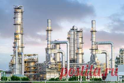 Нефтегазовые доходы России просели. По итогам первых семи месяцев 2023 года объемы поступлений в федеральный бюджет России от нефтегазовой отрасли сократились в 1,7 раза и составили 4,193 триллиона рублей. За аналогичный период властям удалось собрать с сектора 7,146 триллиона. При этом в июле объем поступлений в годовом выражении, напротив, вырос.