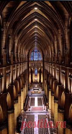 Реймсский собор (фр. Notre-Dame de Reims) был построен в XIII в., то есть позже Собора Парижской Богоматери и Шартрского собора, но значительно раньше, чем соборы в Страсбурге, Амьене и Бове.  |  art_links: Франция. Шедевры архитектуры.