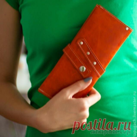 Шьем кошелек из натуральной кожи Со слов автора. Расскажу, как делаю свои кошелечки :) Погода в Питере пасмурная и холодная, лета нет совсем.. хочется тепла! Вот решила сделать яркий кошелек и поделиться опытом :)Итак для работы пона...