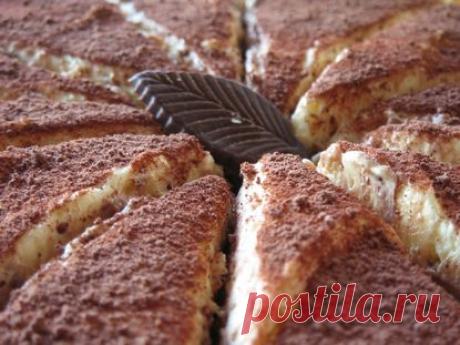 Сметанник в мультиварке | Полезные советы и вкусные рецепты
200 г сметаны;
2 яйца;
1 мультиварочный стакан сахара (можно 2, кто любит более сладкий);
100 г сливочного масла;
150-200 г муки;
1 чайная ложка пищевой соды (гашеной).