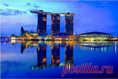 Уникальный отель Marina Bay Sands в Сингапуре. Нужно быть настоящим смельчаком, чтобы рискнуть искупаться в его бассейне!