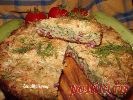 Пирог с кабачками и копченой колбасой - несмотря на свою простоту, очень сытный и такой вкусный!