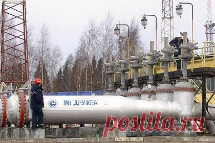 Объяснено появление взрывного устройства на нефтяной станции в Брянской области. Самодельное взрывное устройство (СВУ), обнаруженное на крыше нефтеперекачивающей станции «Новозыбково» в Брянской области, было сброшено с беспилотника. Следственные органы установили, что СВУ было изготовлено из 500 граммов пластида, пластиковой трубы и детонатора, а также начинено металлическими шариками.