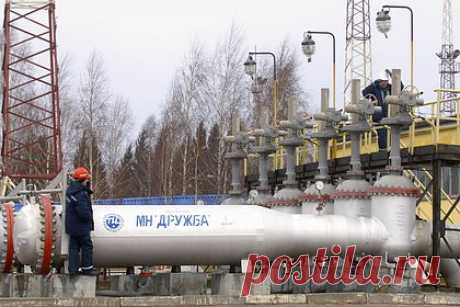 Объяснено появление взрывного устройства на нефтяной станции в Брянской области. Самодельное взрывное устройство (СВУ), обнаруженное на крыше нефтеперекачивающей станции «Новозыбково» в Брянской области, было сброшено с беспилотника. Следственные органы установили, что СВУ было изготовлено из 500 граммов пластида, пластиковой трубы и детонатора, а также начинено металлическими шариками.