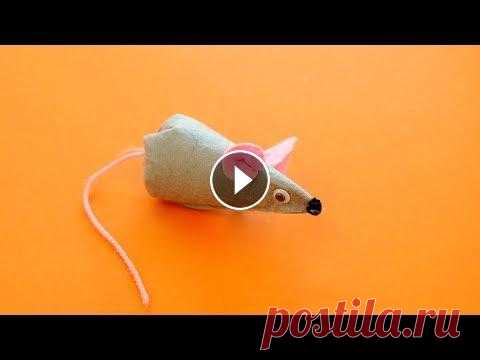 Как сделать мышку своими руками. Шьём мышку из фетра. Символ 2020.DIY mouse Всем привет! Предлагаю сделать со мной поделку к Новому году - крыску или мышку. Её можно сделать разных цветов, украсить по вкусу. Такая мышка будет ...