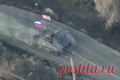 В зоне СВО заметили американский БТР с флагами России и США