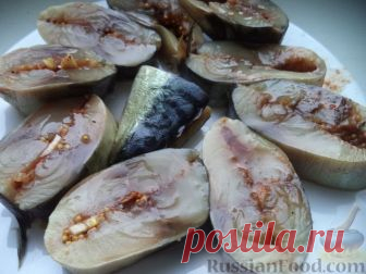 Рецепт: Соленая скумбрия с паприкой, чесноком и зернами горчицы на RussianFood.com