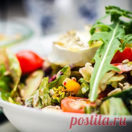 Оказывается, ядра абрикосовой косточки могут отлично дополнить салат. Даже привычные блюда заиграют новым вкусом и ароматом. Добавьте ядра в тарелку с салатом и почувствуете необычный тонкий аромат — запах амаретто.

Вряд ли такой совет подойдет для оливье или селедки под шубой, но для овощных легких салатов с сыром, авокадо, фруктами или руколой — вполне!

#gefest #гефест