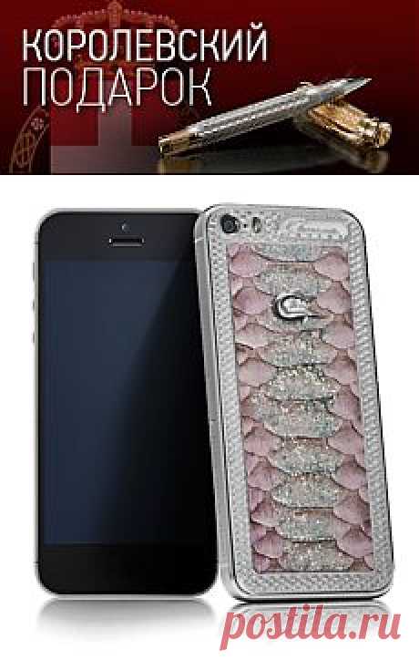 CAVIAR iPhone 5S
Amore Rosa 
Страсть, нежность, одержимость – чувства, которые будоражат сердце. Модели Caviar из коллекции Amore - роскошь, которая поражает воображение. Драгоценный телефон Caviar Amore Rosa – это ода нежности и красоте. Тот трепет, с которым ювелиры в Италии покрывают кожу редкой розовой анаконды тончайшими блестками из белого золота знаком тем, кто испытывал волнение и томление высокого чувства!