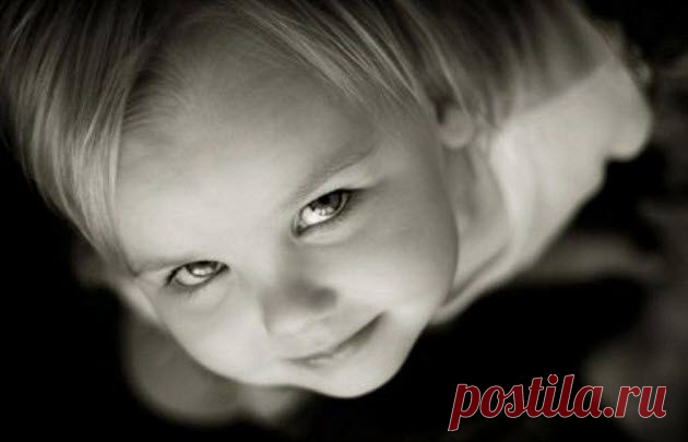 Воспитание 3-летнего ребенка — Как справиться с кризисом 3-х лет | В моей голове никак не укладывалось: моя кроха, еще недавно мирно посапывающая в люльке, требующая постоянного родительского внимания и заботы, выросла! Три года как не бывало. Уже не надо ему поддерживать голову, не нужно подстраховывать при каждом шаге, придумывать, чем бы его занять.Удивительное дело, он вполне может многое делать сам, без моей помощи.  Сын явно стремился к самостоятельному принятию решений.