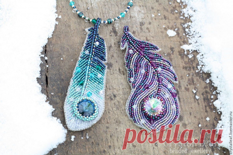 Купить или заказать Бисерная брошь-трансформер 'Перо' в интернет-магазине на Ярмарке Мастеров. Начало ноября, серое и холодное время года. В это время, как никогда, хочется добавить в жизнь ярких красок, чистых и радостных цветов. Эти броши-трансформеры служат, в первую очередь, цветотерапией - сначала для меня, при их создании, затем для своих владельцев. Перышки вышиты мельчайшим японским бисером TOHO - обычным, металлизированным, посеребренным.