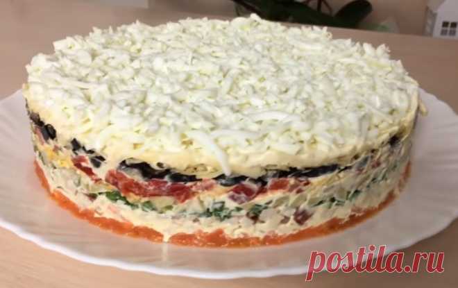 Самый вкусный и сытный салат «Добрый папа» Салат из копченой курицы и маринованных грибов, очень сытный. Для приготовления вам потребуются такие ингредиенты: — морковь, 3шт; — копченое куриное филе, 330 г; — грибы маринованные, 270 г; — лук зеленый, пучок; — яйца, 4 шт; — перец сладкий, 3 шт; — маслины черные,230 г; — сыр твердый, 150 г. Для домашнего майонеза возьмите: […]