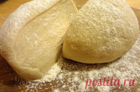 Рецепт тонкой итальянской пиццы
Ингредиенты:
Для тонкого теста:
- 100 гр. теплой воды;
- 0,5 ч.л. сухих дрожжей;
- по 1 чайной ложке сахара и соли;
- 2 стакана просеянной муки;
- 1 яйцо;
- 2 ст. л. оливкового масла.
Для начинки:
- Томатный соус (100 гр. помидоров, оливковое масло, сухой базилик, орегано, соль, сахар);
- 100 гр. помидоров;
- 100 гр. ветчины;
- 120 гр. сыра;
- 50 гр. болгарского перца;
100 гр. свежих шампиньонов.
Приготовление:
1. Замесите тесто: растворите ...